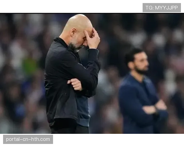 终场哨响，安切洛蒂与瓜迪奥拉在场边长时间拥抱交谈